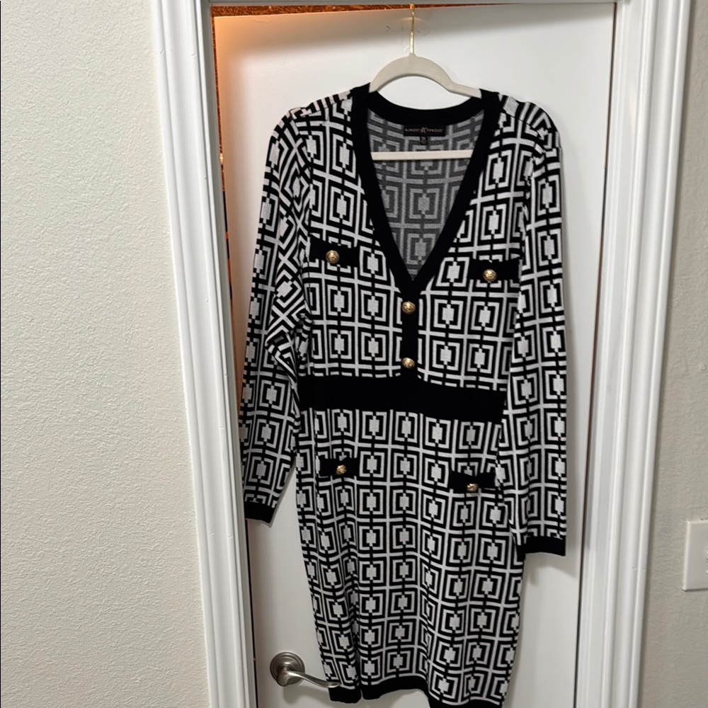 Almost Famous Black and White Long Sleeve Dress